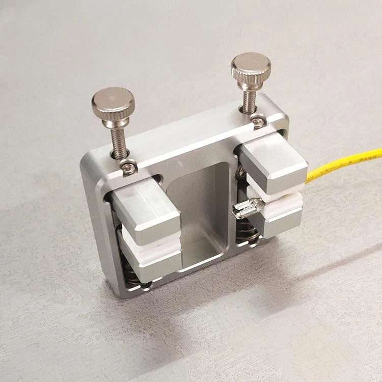 Heavy-duty aluminum soldering clamp with temperature-resistant jaw for circuit board mounting